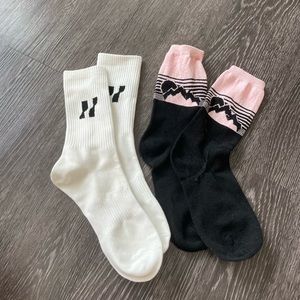 2 pairs of socks
